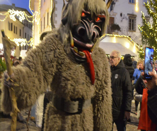 Desfile de Krampus en Pergine Valsugana (Italia)