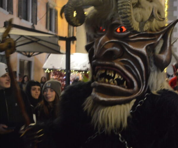Desfile de Krampus en Pergine Valsugana (Italia)