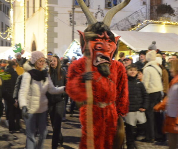 Desfile de Krampus en Pergine Valsugana (Italia)
