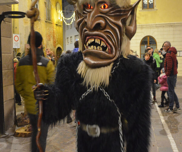 Desfile de Krampus en Pergine Valsugana (Italia)