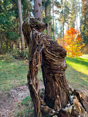 Land_Art_Cavareno1 Cuerpo de mujer. Pieza de land art en el Parco Arte della Pinetta de Cavareno (Trento, Italia)