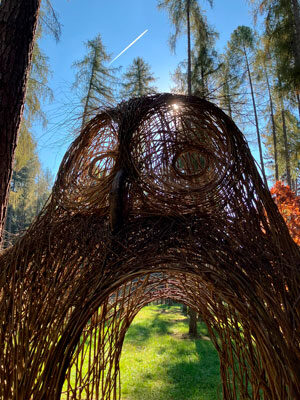 Land_Art_Cavareno2 Cabeza de búho. Pieza de land art en el Parco Arte della Pinetta de Cavareno (Trento, Italia)